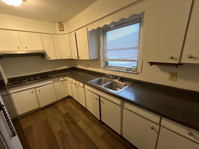 Building Photo - 781-783 S Kellner Rd