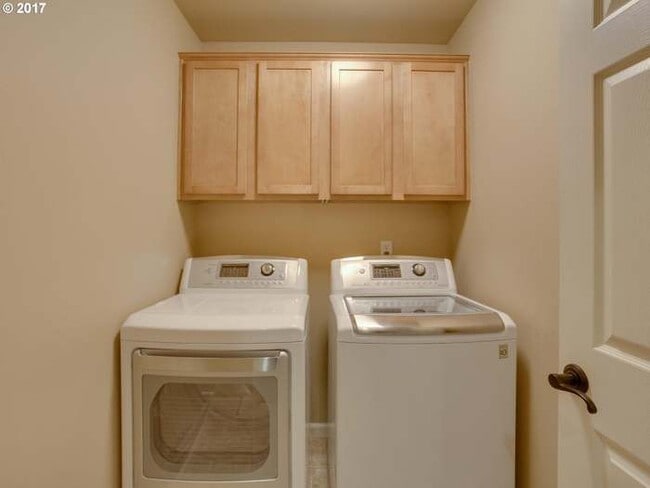 Building Photo - 1408 NE Redspire Ln