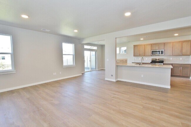 Building Photo - 4032 N Glider Ave