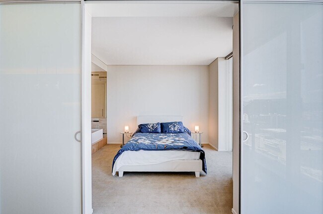 Building Photo - Veer Towers 1704E-One Bedroom Fully Furnis...