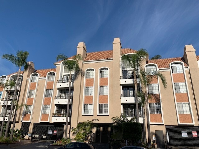 Building Photo - Castle Heights Apartments