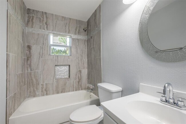 Building Photo - 606 West St