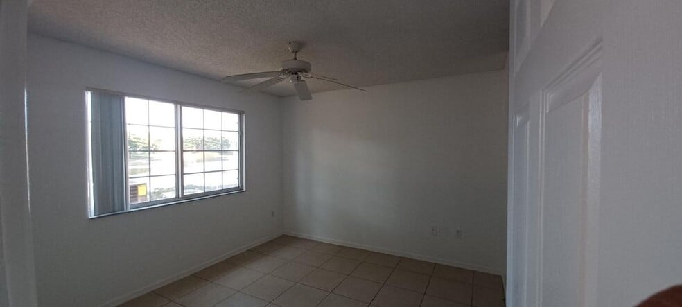 Building Photo - 4163 N Haverhill Rd