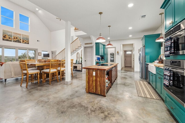 Building Photo - 149 NW Campbell Loop