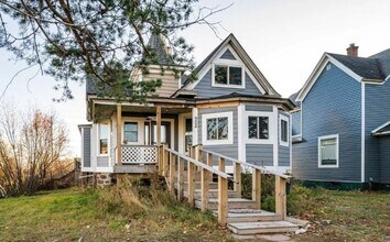 Building Photo - 902 9th Ave