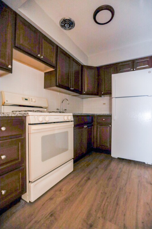 Building Photo - 2828 N Cambridge Ave