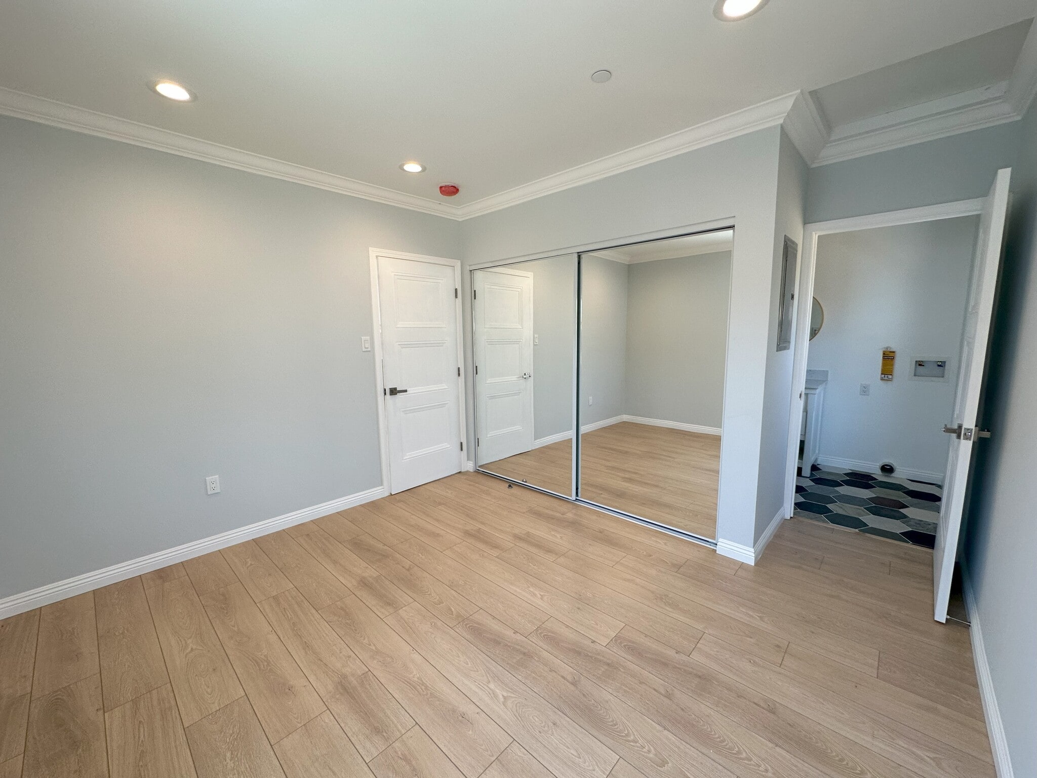Building Photo - 515 Archwood Pl