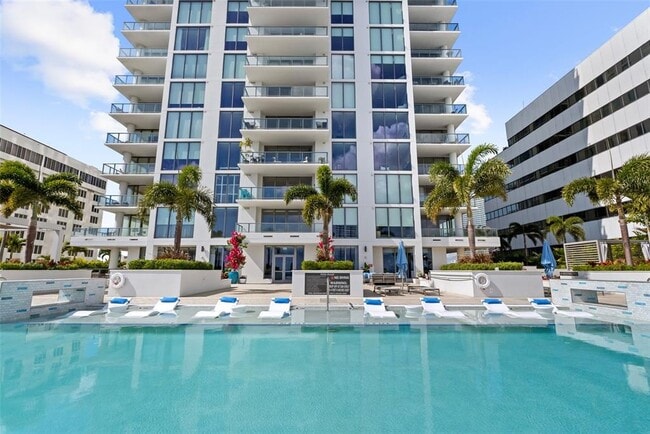 Building Photo - 301 1st St S