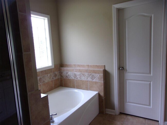 Building Photo - 718 Briarcliff Pl