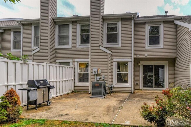 Building Photo - 166 Stults Ln