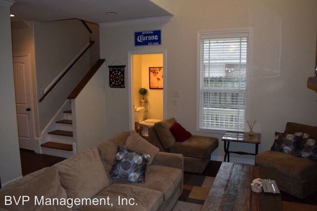Building Photo - 4 br, 4.5 bath House - 208 Park Place