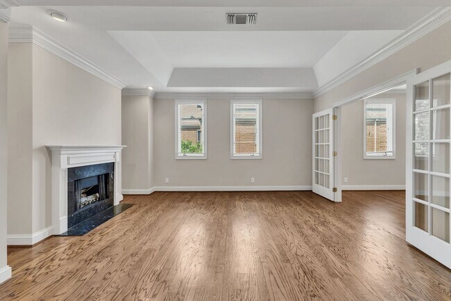 Building Photo - Newly Renovated Condo in The Westende with...