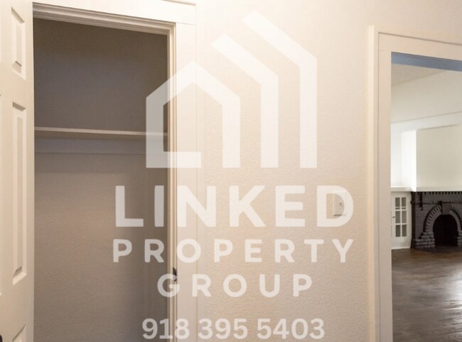 Building Photo - Beautifully Updated 3-Bedroom Home Near Downtown Tulsa