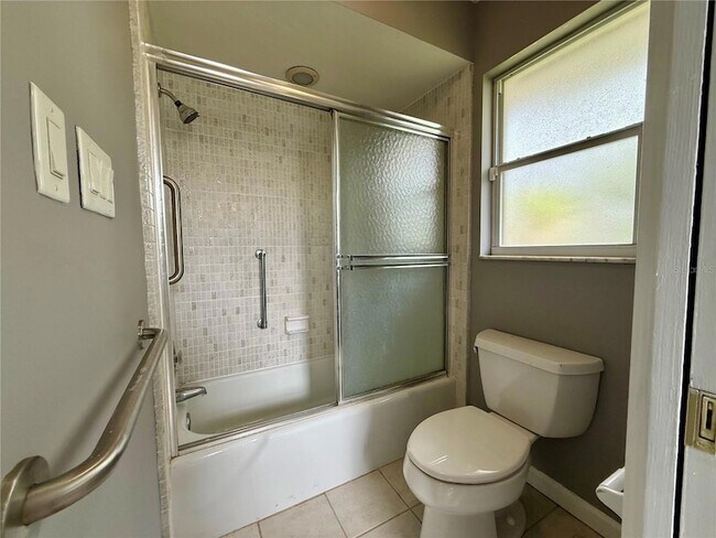 Building Photo - 2328 Cass St