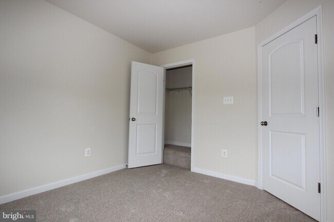 Building Photo - 325 Hersden Ln