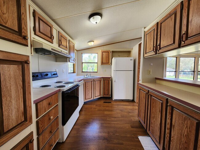 Building Photo - 2 Bedroom 2 Bathroom W/ Storage in family friendly neighborhood!