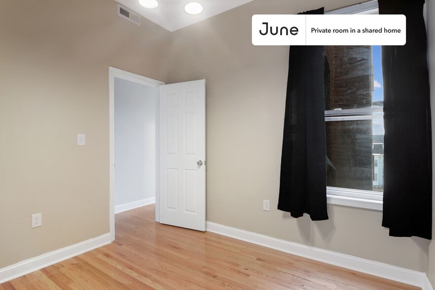 Building Photo - Room in Shared 4 bed/1 bath home