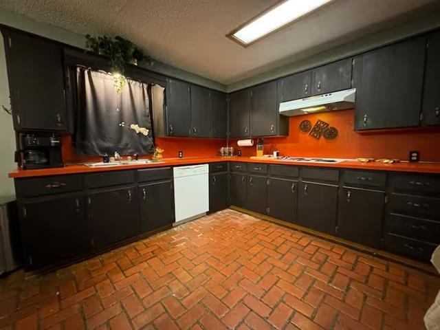 Building Photo - 690 Sommerfeld Dr