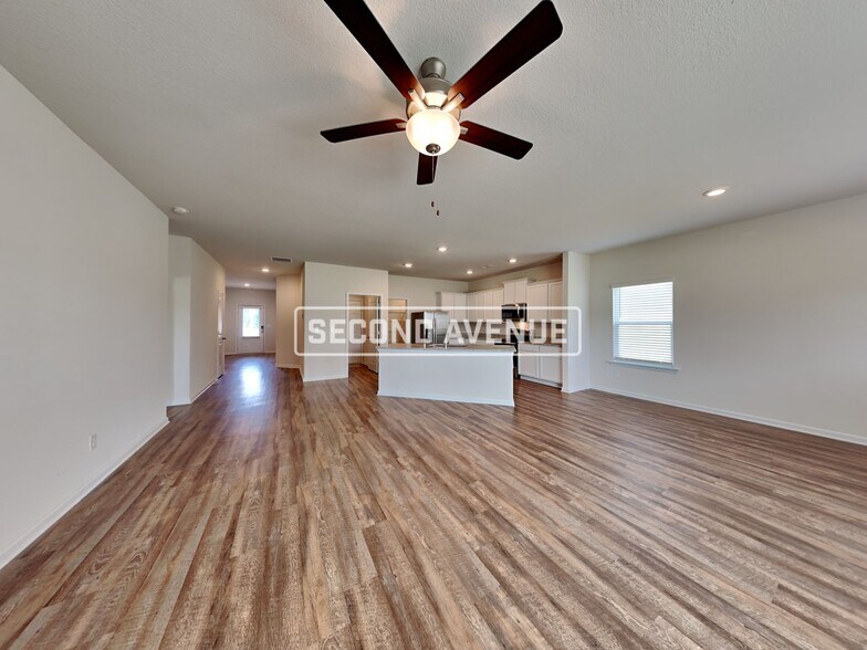 Building Photo - 714 Woody Dr