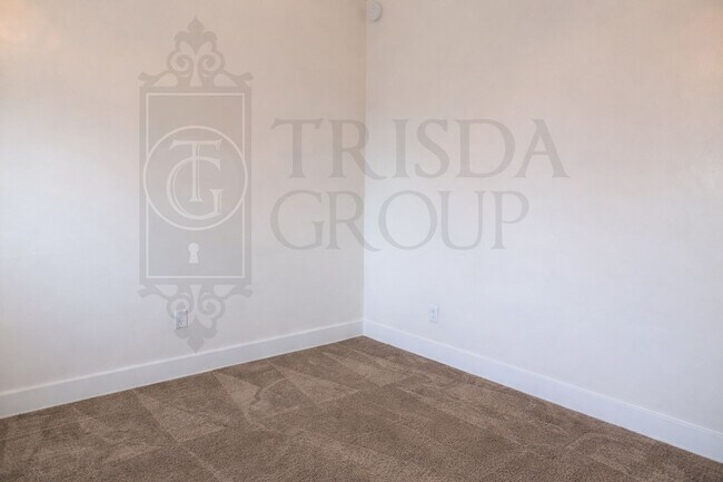Building Photo - Avail Avail Aug 1st: A GEM in Dormont!  Spacious 3BR Twin Home, Parking, Charm, Walkability, Outd...