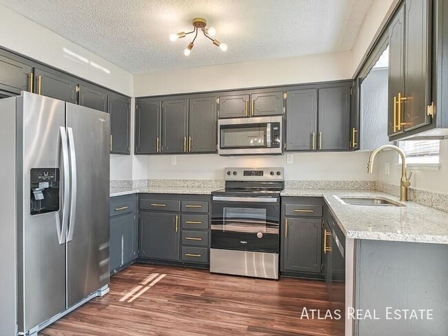 Building Photo - 1633 W Prairie St