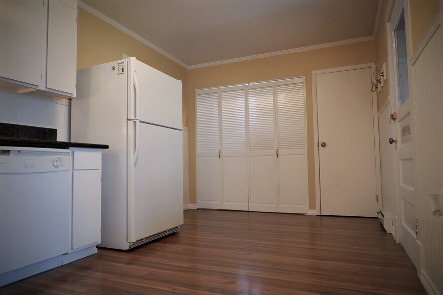 Enclosed, convenient laundry area just off kitchen - 3517 E 32nd Ave