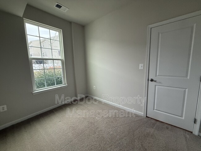 Building Photo - 505 Rolling Valley Dr