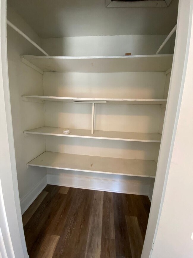 Building Photo - 181 N Balph Ave