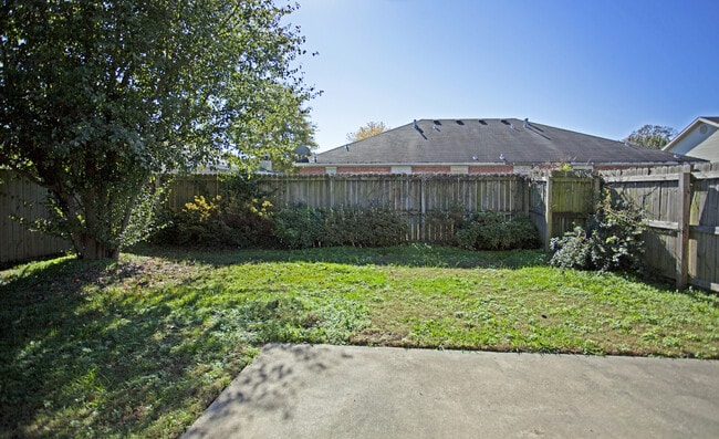 Building Photo - 58B Holly Dr