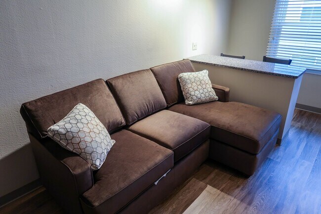 Interior Photo - 511 E White St