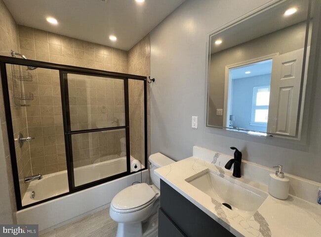 Building Photo - 402 N Chapel St