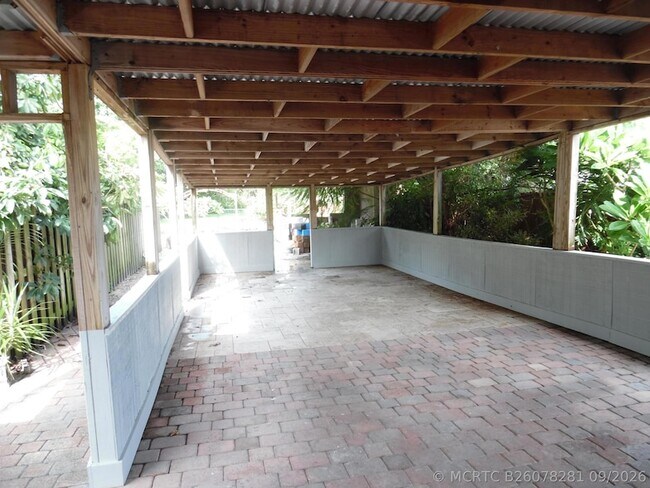 Building Photo - 1205 Mathis St