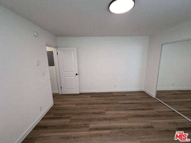 Building Photo - 314 S Clark Dr