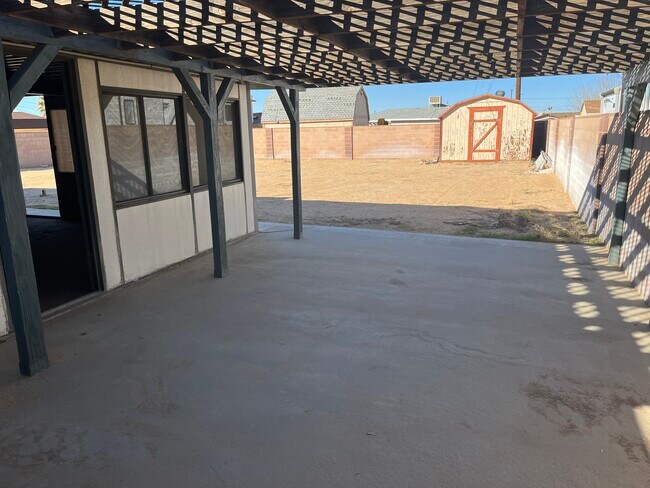 Building Photo - 24437 Tamarisk Ave
