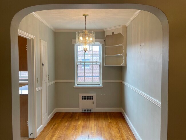 Building Photo - 58 Elm St