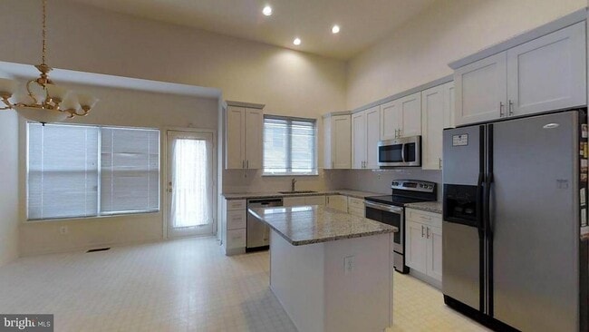 Building Photo - 2503 James Monroe Cir