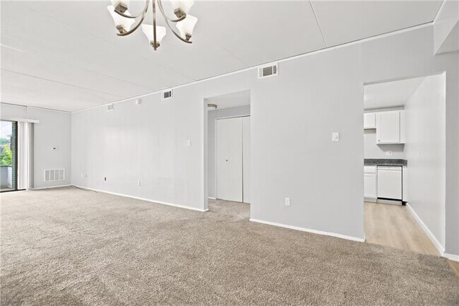 Building Photo - 5841 Morrowfield Ave