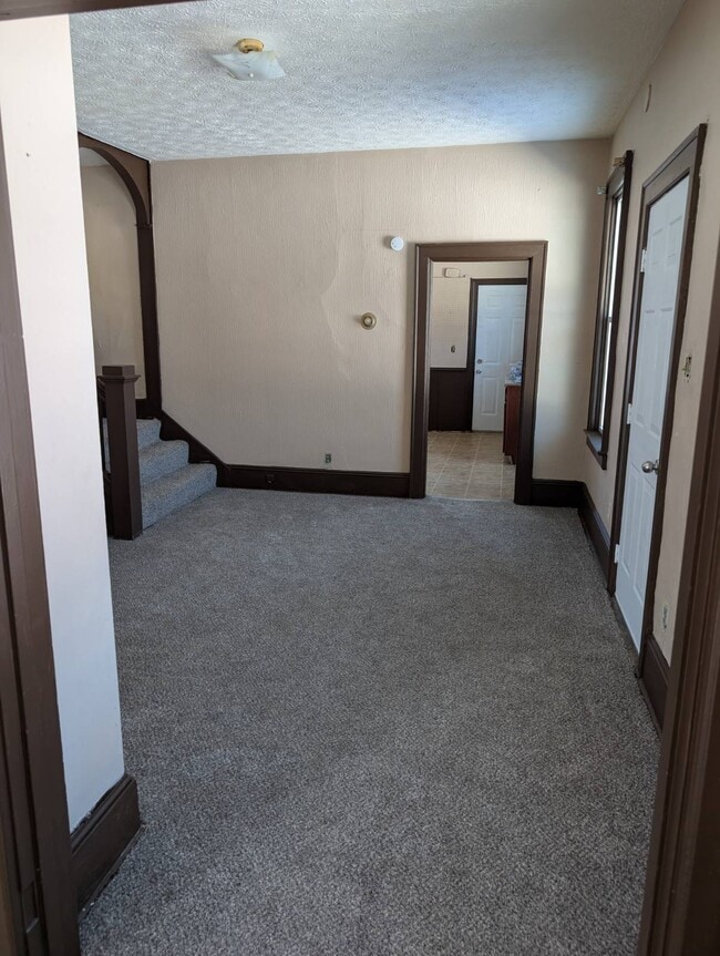 Building Photo - 210 E Cambridge St