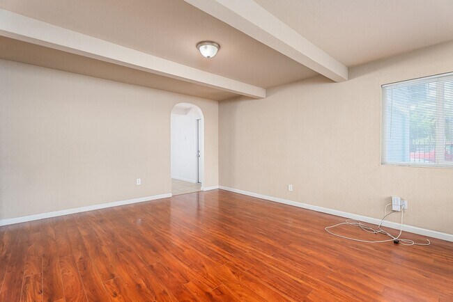 Building Photo - 290 Lindley Dr