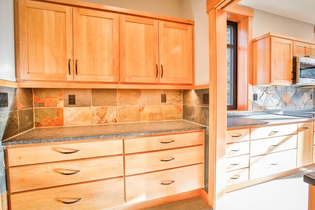 Building Photo - Private, Custom Home in Greenbank!