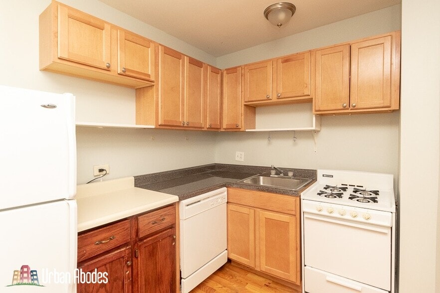 Building Photo - 1337 N Dearborn St