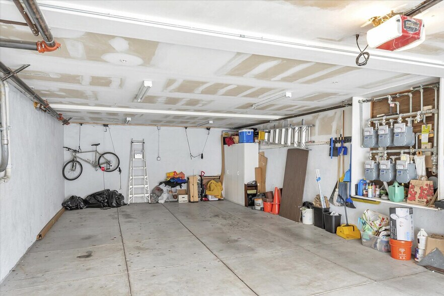 Building Photo - 2070 Pacific Ave