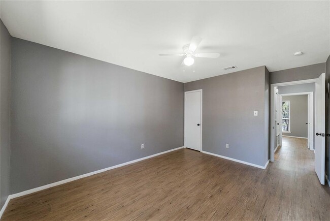 Building Photo - 4900 E Stassney Ln