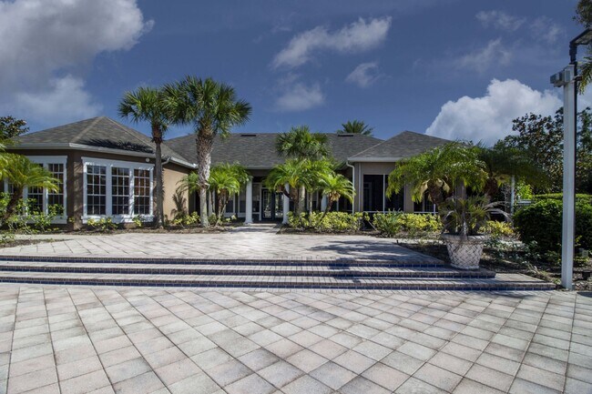 Building Photo - 2 Bedroom Condo W/ Garage in Lakewood Ranch