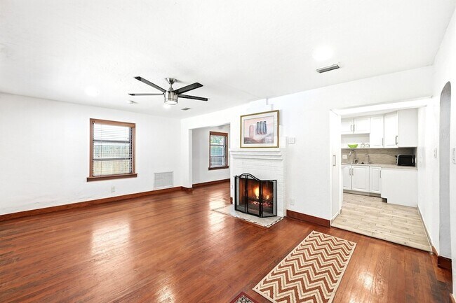 Building Photo - 1516 SW 24th St