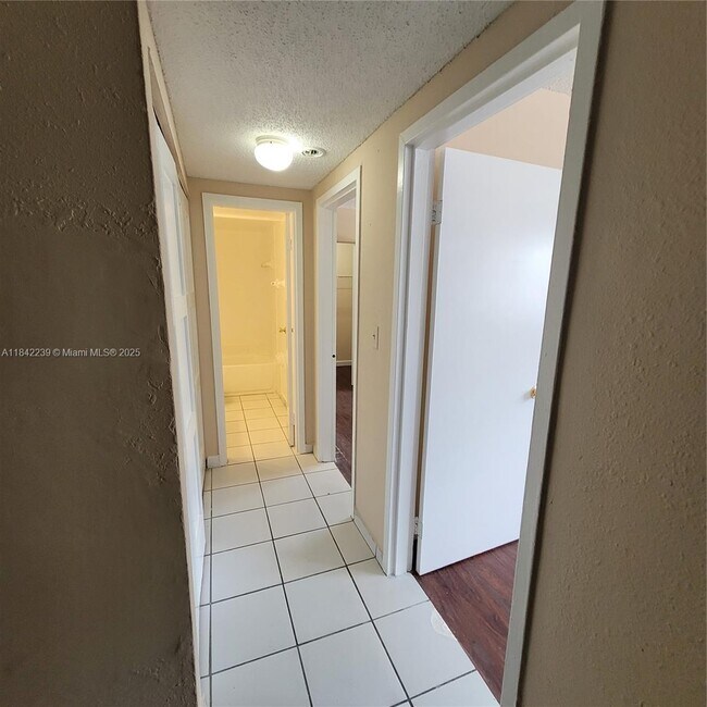 Building Photo - 5100 SW 41st St