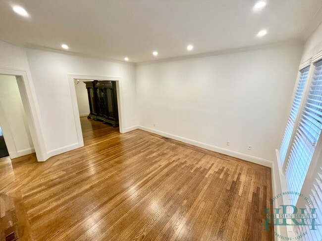 Building Photo - 1262 Sacramento St