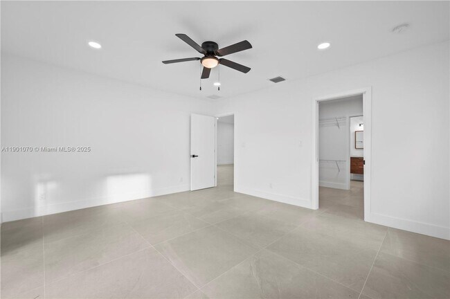 Building Photo - 1041 W Lakewood Rd