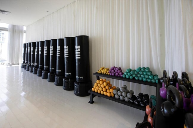 Building Photo - 475 Brickell Ave