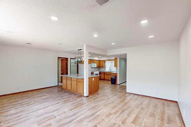 Building Photo - NE Brick Ranch 3/Bd 2/Ba 2 Cg 1782/sf